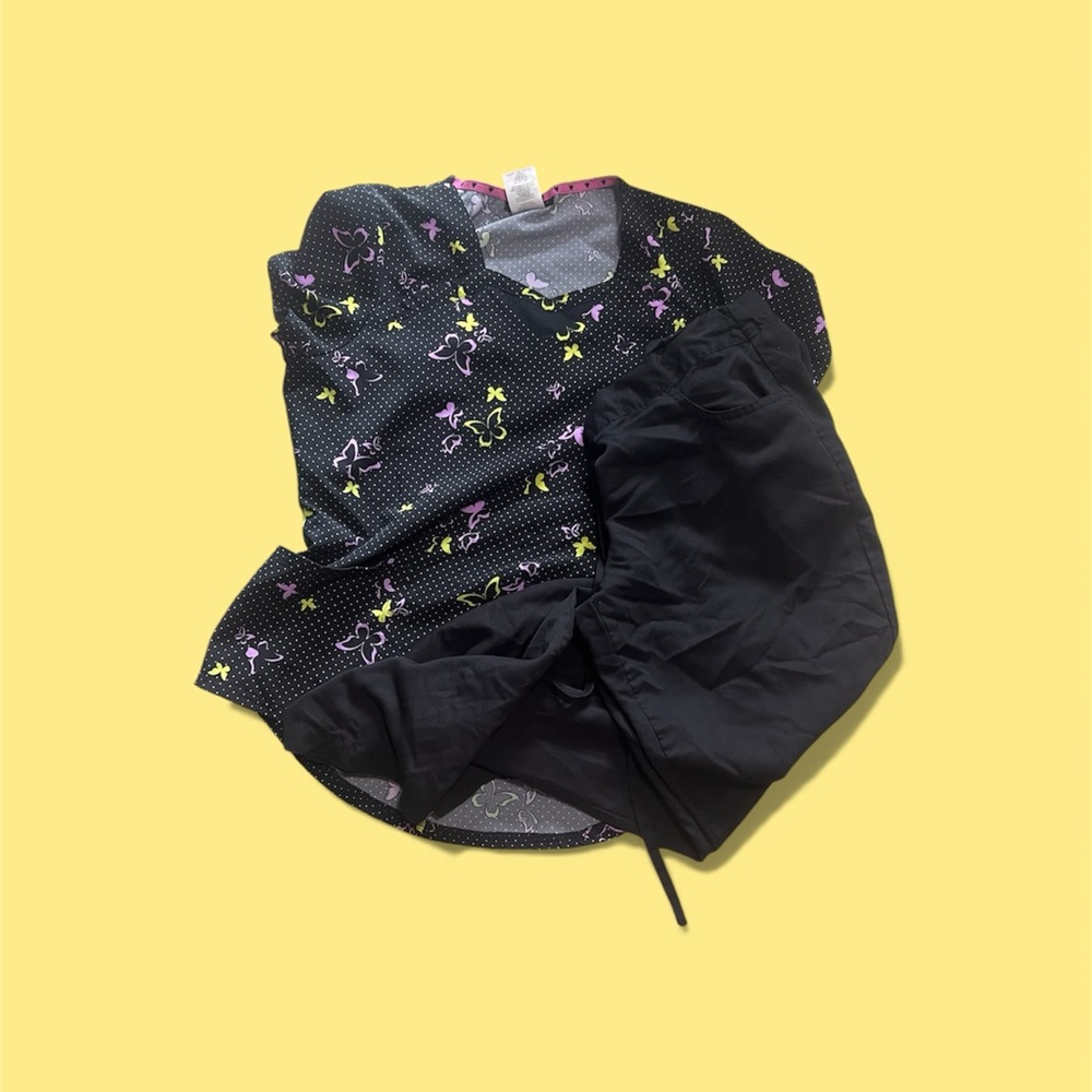 Black scrub set with yellow and purple top #399